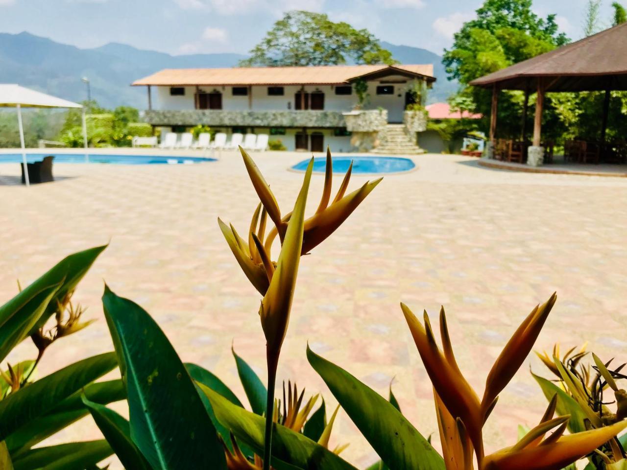 Hosteria Tierra Dorada Yantzaza Dış mekan fotoğraf